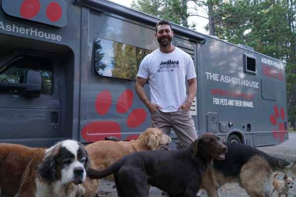 The Rescue Bus Helps Homeless Animals | FIDO Friendly